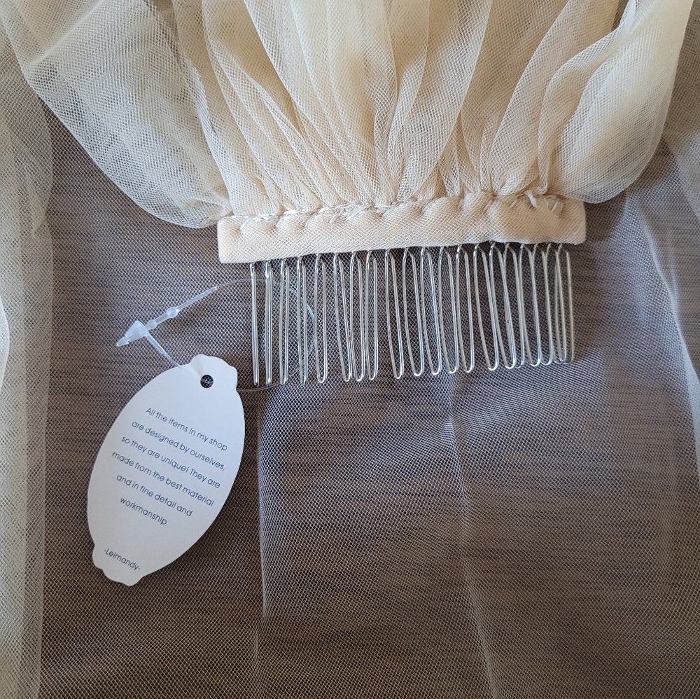 Bridal Veil Champagne 38-inch Fingertip Length Single Tier